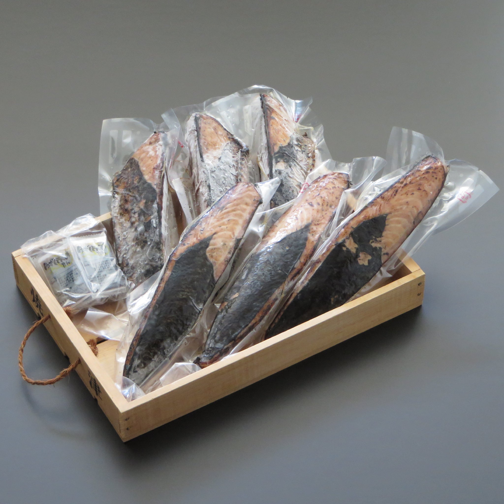 焼津式 かつおのたたき 鬼わら焼き 1.5kg以上(4~7本)ゆずぽん酢たれ付き